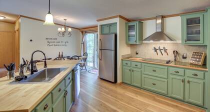 Modern Keystone Home: 4 Mi to Mount Rushmore!