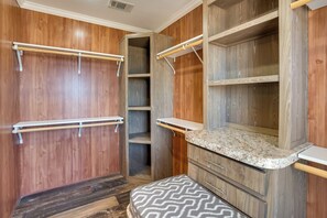 House (3 Bedrooms) | Interior - Fishermans Paradise: Lake-view Home in Many! (Many)