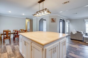 Interior - Fishermans Paradise: Lake-view Home in Many! (Many)