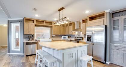Fishermans Paradise: Lake-view Home in Many!