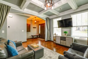 TV, fireplace, iPod dock