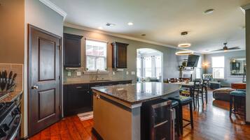 House (4 Bedrooms) | Private kitchen | Microwave, oven, stovetop, dishwasher