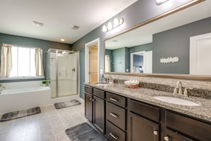 House (4 Bedrooms) | Bathroom - Chapin Vacation Rental ~ 5 Mi to Lake Murray! (Chapin)