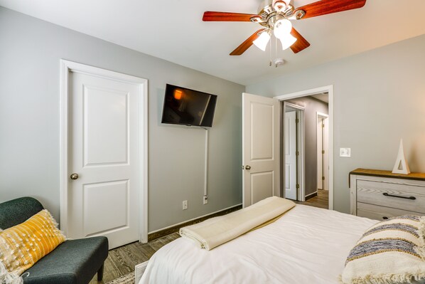 Room - Chapin Vacation Rental ~ 5 Mi to Lake Murray! (Chapin)