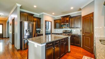 House (4 Bedrooms) | Private kitchen | Microwave, oven, stovetop, dishwasher
