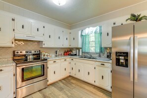 House (3 Bedrooms) | Interior - Charming Jonesville Home w/ Grill - Near Wineries! (Jonesville)