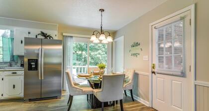 Charming Jonesville Home w/ Grill - Near Wineries!