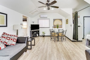Cottage (2 Bedrooms) | Interior