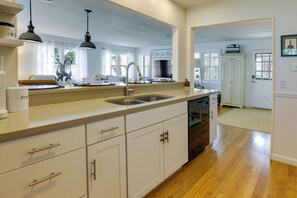 House (4 Bedrooms) | Interior