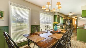 House (5 Bedrooms) | Interior