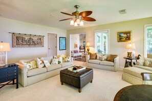 House (5 Bedrooms) | Interior - Lakefront Livingston Vacation Rental w/ Boat Dock! (Livingston)
