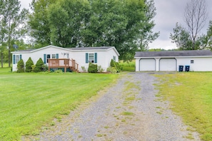 Interior - Charming Watkins Glen Home w/ Deck & Yard! (Watkins Glen)