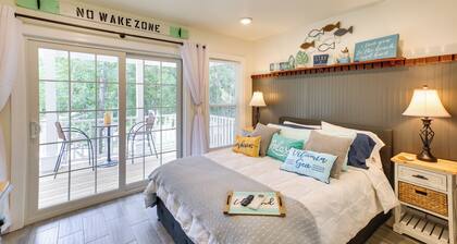 Cozy Cottage: Minutes to Downtown Southport!