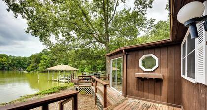 Waterfront Heathsville Cottage w/ Dock & Hot Tub!