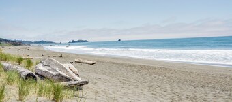 Oceanfront Smith River Cottage: Beach Access!