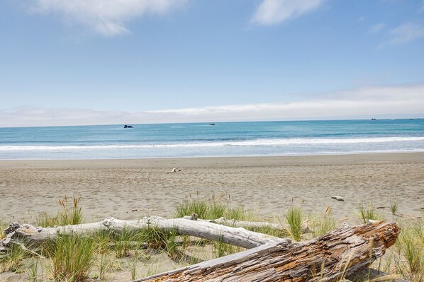 Cottage (2 Bedrooms) | Interior - Oceanfront Smith River Cottage: Beach Access! (Smith River)