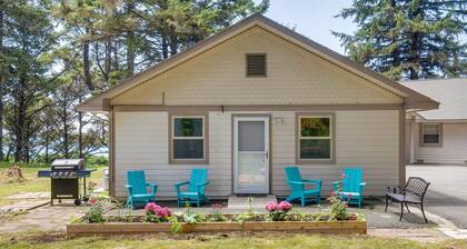 Oceanfront Smith River Cottage: Beach Access!