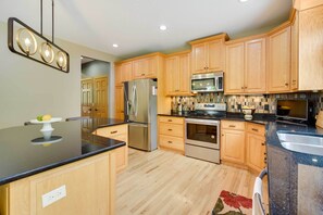 House (4 Bedrooms) | Interior