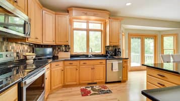 House (4 Bedrooms) | Interior