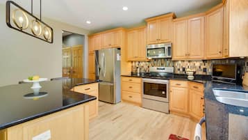 House (4 Bedrooms) | Interior