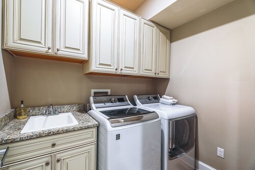 Furnished Outdoor Space: Family Home in Ocean View