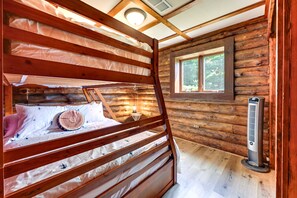 2 bedrooms, laptop workspace, iron/ironing board, bed sheets