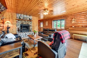 TV, fireplace, books - Pet-friendly Lyndon Station Cabin - Hike & Fish! (Lyndon Station)