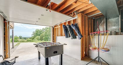 18 Mi to Table Rock Lake: Pet-friendly Ozark Home!