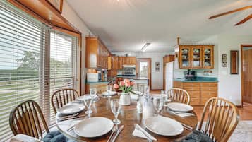 House (3 Bedrooms) | Interior
