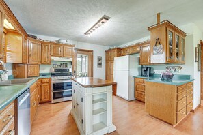 House (3 Bedrooms) | Interior