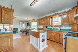 House (3 Bedrooms) | Interior