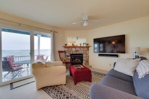 Apartment (2 Bedrooms) | Front of property - Beachfront Onekama Vacation Rental w/ Balcony! (Onekama)