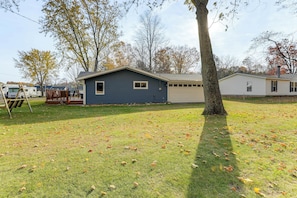 Cottage (2 Bedrooms) | Interior - Lakefront Vacation Rental, 13 Mi to South Haven! (Grand Junction)