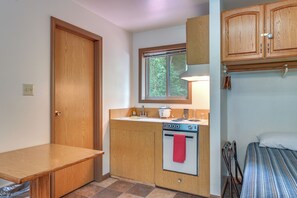 Apartment (0 Bedroom) | Interior - Fish & Paddle on Kenai Lake! Cooper Landing Apt (Cooper Landing)