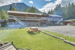 Apartment (0 Bedroom) | Interior - Fish & Paddle on Kenai Lake! Cooper Landing Apt (Cooper Landing)