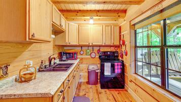 ุงูู
ูุดุฃุฉ ู
ู ุงูุฏุงุฎู