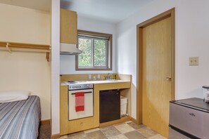 Apartment (0 Bedroom) | Interior - Steps to River! Mtn-view Unit in Cooper Landing (Cooper Landing)