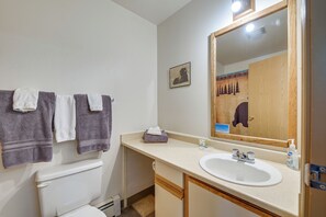 Apartment (0 Bedroom) | Interior - Steps to River! Mtn-view Unit in Cooper Landing (Cooper Landing)