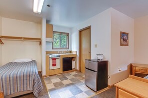 Apartment (0 Bedroom) | Interior - Steps to River! Mtn-view Unit in Cooper Landing (Cooper Landing)