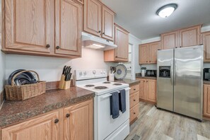 House (3 Bedrooms) | Interior