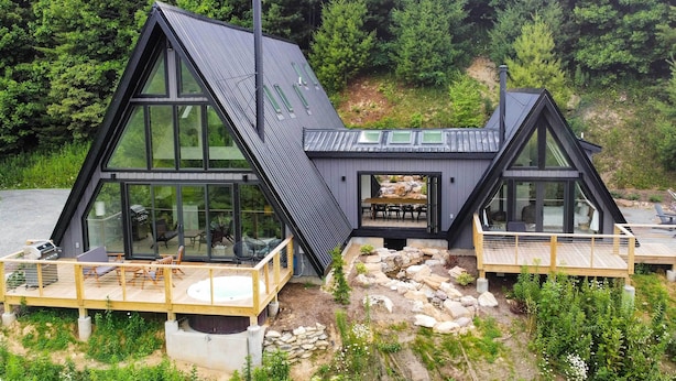 Outdoor dining - Stunning Vilas Cabin w/ Hot Tub + Mountain Views! (Vilas)