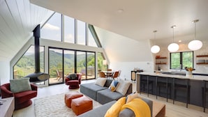Living area - Stunning Vilas Cabin w/ Hot Tub + Mountain Views! (Vilas)