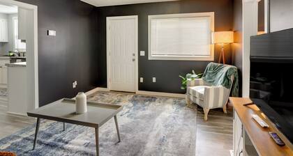 Cozy Downtown Sandusky Gem - 1 Mi to Lake Erie!