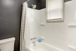 Interior - Cozy Downtown Sandusky Gem - 1 Mi to Lake Erie! (Sandusky)