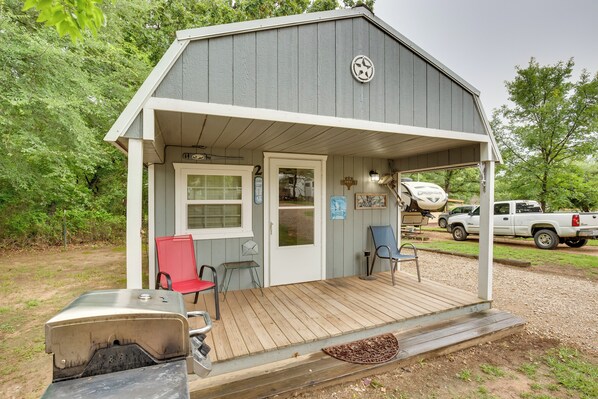 Apartment (0 Bedroom) | Interior - Lake Fork Studio Cabin w/ Dock + Boat Ramp! (Emory)