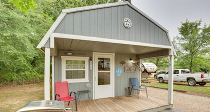 Lake Fork Studio Cabin w/ Dock + Boat Ramp!