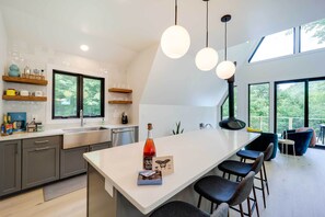 Microwave, oven, stovetop, dishwasher - Modern A-frame North Carolina Cabin w/ Hot Tub (Vilas)