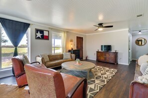 House (3 Bedrooms) | Interior