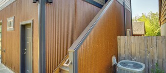 Modern White Salmon Apartment, Steps From Town