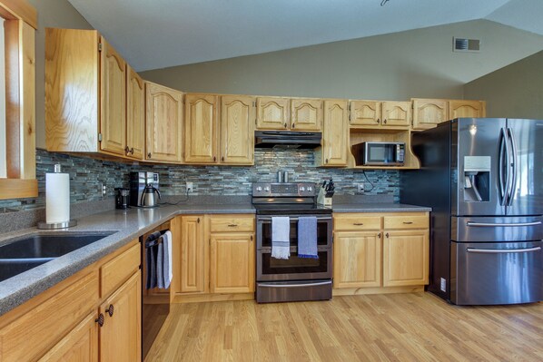 House (3 Bedrooms) | Interior